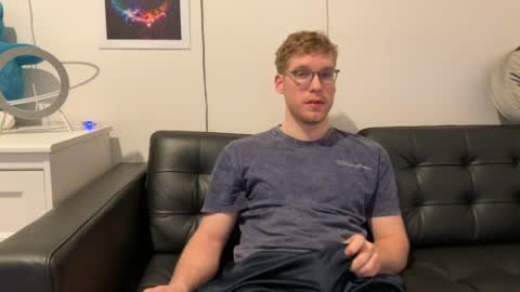 Snapshot of blueeyedtallguy chatting on 25, 12, 2024 blueeyedtallguy online show from 25, 12, 2024