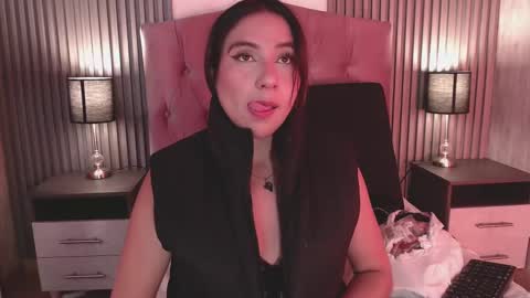 Snapshot of bonnali_lune chatting on 7, 10, 2025 bonnali_lune online show from 7, 10, 2025