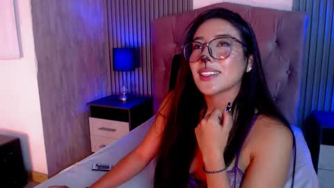 Snapshot of bonnali_lune chatting on 15, 10, 2025 bonnali_lune online show from 15, 10, 2025