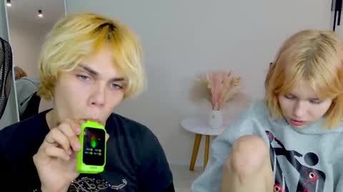 Snapshot of bonnie_and_c1yde chatting on 9, 9, 2025 Jessy Mark online show from 9, 9, 2025