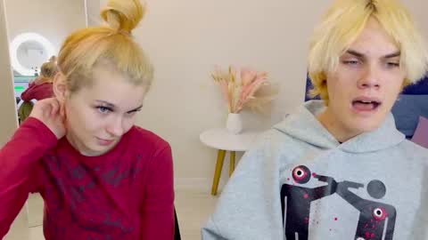 Snapshot of bonnie_and_c1yde chatting on 28, 9, 2025 Jessy Mark online show from 28, 9, 2025
