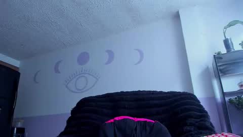 Bonnie Help me reach 500 likes online show from 22, 11, 2025