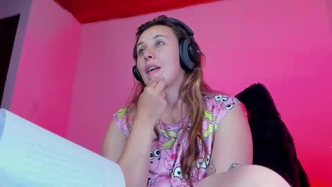 Bonnie Help me reach 500 likes online show from 5, 1, 2026