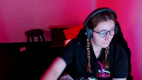 Bonnie Help me reach 500 likes online show from 13, 4, 2026