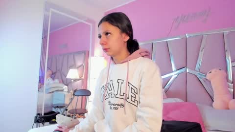 Snapshot of bonniepark_ chatting on 10, 1, 2025 Bonnie online show from 10, 1, 2025