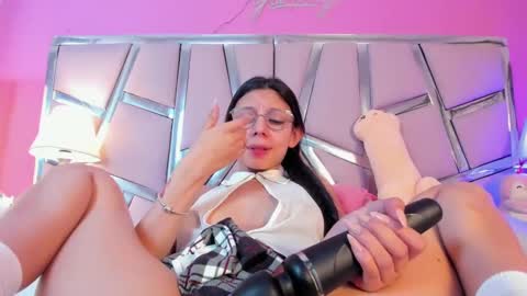 Snapshot of bonniepark_ chatting on 5, 3, 2025 Bonnie online show from 5, 3, 2025