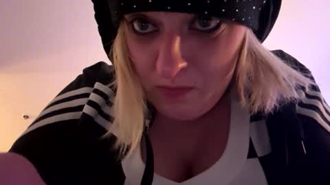 boobookittyfuxx online show from 19, 4, 2026