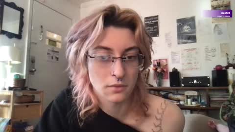 Snapshot of boywithbug chatting on 12, 3, 2025 boywithbug online show from 12, 3, 2025