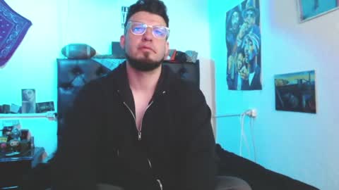 brad hot boy online show from 16, 4, 2026