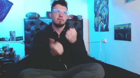 brad hot boy online show from 17, 4, 2026