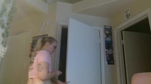 Snapshot of braindeadbetty chatting on 1, 7, 2026 i am a naughty jedi knight online show from 1, 7, 2026
