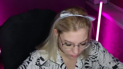 Snapshot of brandy__stars chatting on 21, 12, 2024 Belle online show from 21, 12, 2024