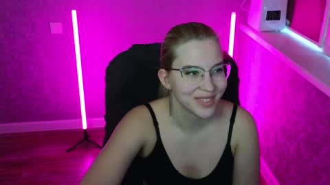 Snapshot of brandy__stars chatting on 27, 12, 2024 Belle online show from 27, 12, 2024