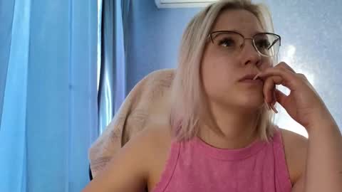 Snapshot of brandy__stars chatting on 12, 9, 2025 Belle online show from 12, 9, 2025