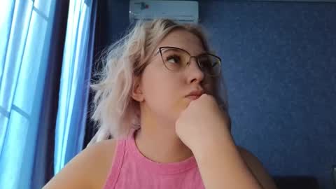 Snapshot of brandy__stars chatting on 19, 9, 2025 Belle online show from 19, 9, 2025