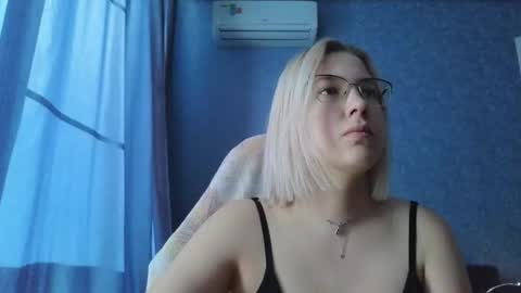 Snapshot of brandy__stars chatting on 19, 10, 2025 Belle online show from 19, 10, 2025