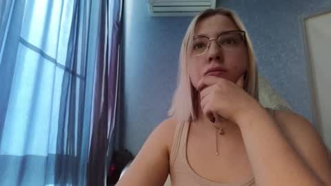 Snapshot of brandy__stars chatting on 25, 10, 2025 Belle online show from 25, 10, 2025