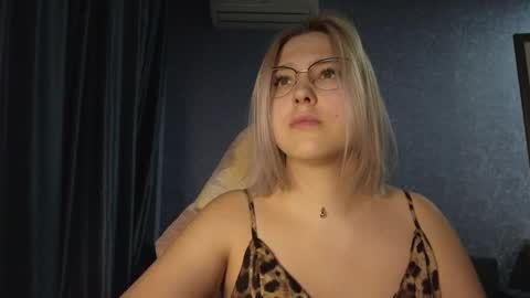 Snapshot of brandy__stars chatting on 30, 10, 2025 Belle online show from 30, 10, 2025