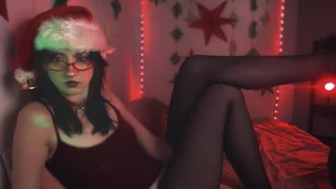 Snapshot of brandy_queen chatting on 23, 12, 2025 Aurorabut ur dad just calls me Rory online show from 23, 12, 2025