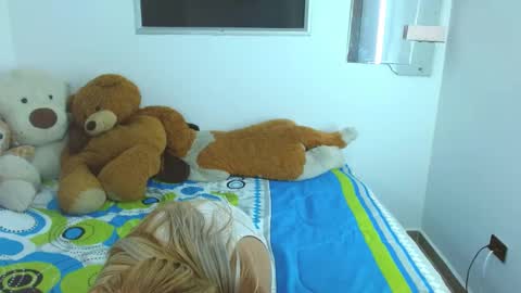 Snapshot of bratz_xx18 chatting on 23, 1, 2025 bratz xx118 online show from 23, 1, 2025