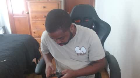 Snapshot of breadw1nnah chatting on 4, 10, 2025 Breadw1nnah online show from 4, 10, 2025