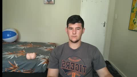 Snapshot of brendansexyboy098754 chatting on 27, 1, 2025 ask me lol online show from 27, 1, 2025