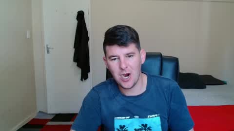 Snapshot of brendansexyboy098754 chatting on 19, 11, 2025 ask me lol online show from 19, 11, 2025