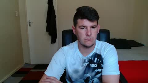 Snapshot of brendansexyboy098754 chatting on 21, 11, 2025 ask me lol online show from 21, 11, 2025