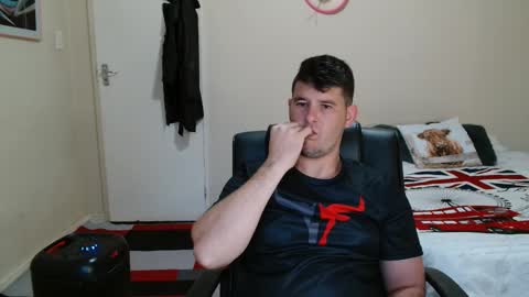 Snapshot of brendansexyboy098754 chatting on 16, 2, 2026 ask me lol online show from 16, 2, 2026