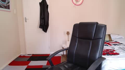 Snapshot of brendansexyboy098754 chatting on 26, 2, 2026 ask me lol online show from 26, 2, 2026