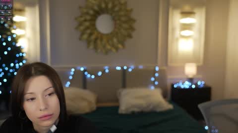 Diamonds Girls online show from 19, 12, 2025