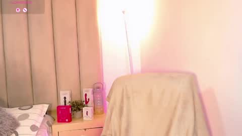 Snapshot of britanymooree chatting on 6, 6, 2026 Britany online show from 6, 6, 2026