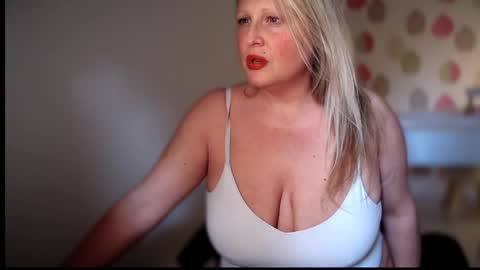 Snapshot of british_bella chatting on 9, 2, 2026 British Bella online show from 9, 2, 2026