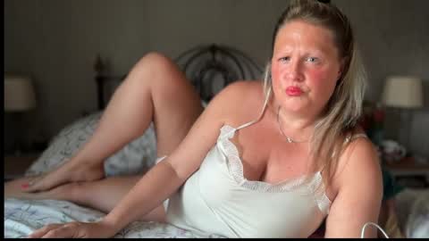 Snapshot of british_bella chatting on 27, 5, 2026 British Bella online show from 27, 5, 2026