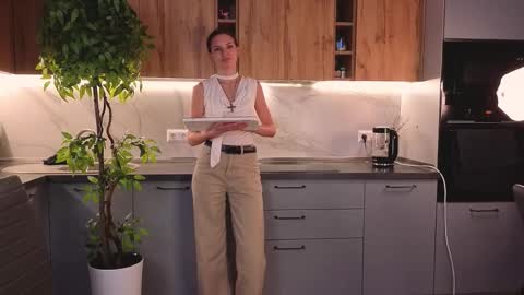 Snapshot of britneyswiss chatting on 3, 3, 2026 my name is Britney Im 18 years old I love to draw and want to learn to dance online show from 3, 3, 2026