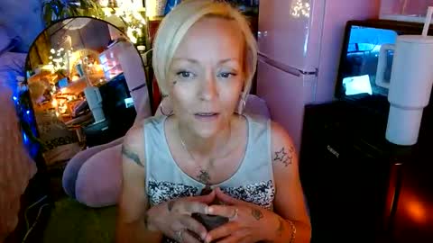 Snapshot of brittneychats81 chatting on 27, 5, 2026 brittneychats81 online show from 27, 5, 2026