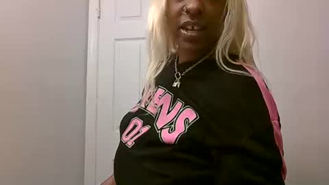 Snapshot of brooklyninfinity chatting on 16, 11, 2025 brooklyninfinity online show from 16, 11, 2025