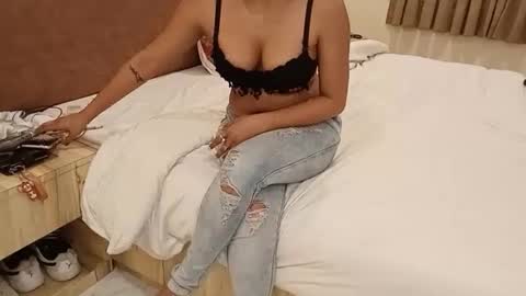 Chocolate couple online show from 28, 3, 2026