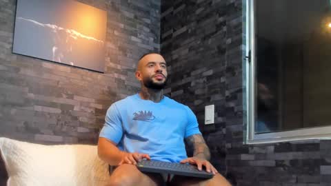 Snapshot of brucedallas chatting on 16, 10, 2025 brucedallas online show from 16, 10, 2025