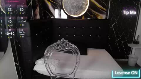 Bruja SCarlata online show from 22, 10, 2025