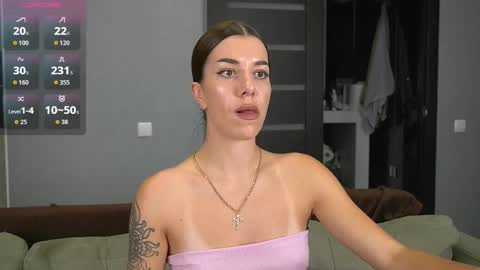 Snapshot of brunette_from_the_moon chatting on 14, 10, 2025 Alice online show from 14, 10, 2025