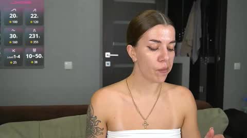 Snapshot of brunette_from_the_moon chatting on 1, 11, 2025 Alice online show from 1, 11, 2025