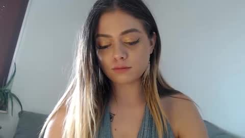 Snapshot of buffyextasy chatting on 12, 3, 2025 Buffy online show from 12, 3, 2025