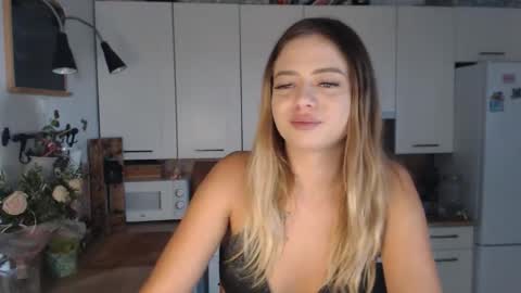 Snapshot of buffyextasy chatting on 16, 9, 2025 Buffy online show from 16, 9, 2025