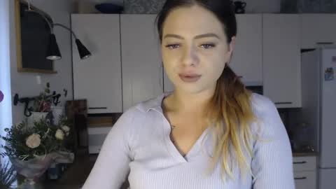 Snapshot of buffyextasy chatting on 17, 9, 2025 Buffy online show from 17, 9, 2025