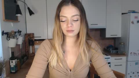 Snapshot of buffyextasy chatting on 30, 9, 2025 Buffy online show from 30, 9, 2025