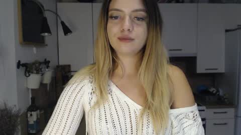 Snapshot of buffyextasy chatting on 2, 10, 2025 Buffy online show from 2, 10, 2025