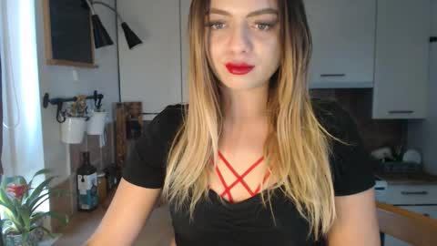 Snapshot of buffyextasy chatting on 21, 10, 2025 Buffy online show from 21, 10, 2025