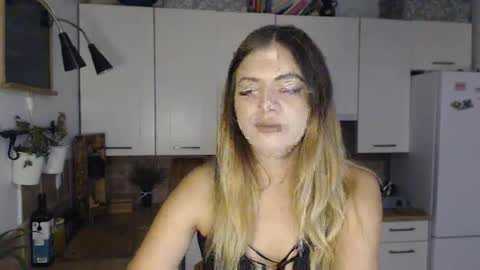 Snapshot of buffyextasy chatting on 10, 11, 2025 Buffy online show from 10, 11, 2025