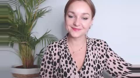 Snapshot of buffyextasy chatting on 13, 11, 2025 Buffy online show from 13, 11, 2025